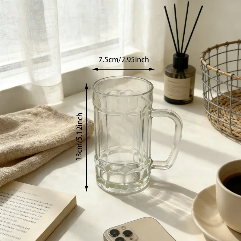 Tradisjonelle ølkrus i tysk stil med dimpled glass