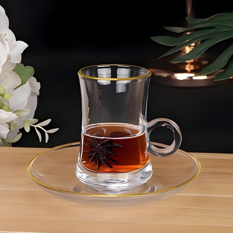 Tekopp i glass med vintagetrykt ringhåndtak